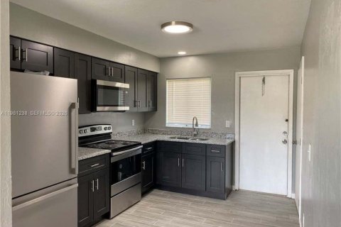 Снять в аренду виллу или дом в Лихай-Эйкерс, Флорида 2 спальни, № 2050079 - фото 2