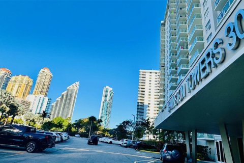 Copropriété à vendre à Sunny Isles Beach, Floride: 2 chambres, 141.68 m2 № 2030354 - photo 12