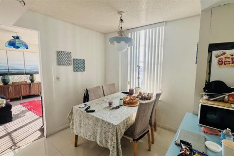 Copropriété à vendre à Sunny Isles Beach, Floride: 2 chambres, 141.68 m2 № 2030354 - photo 23