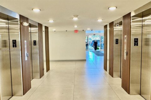 Copropriété à vendre à Sunny Isles Beach, Floride: 2 chambres, 141.68 m2 № 2030354 - photo 17
