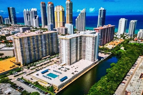 Copropriété à vendre à Sunny Isles Beach, Floride: 2 chambres, 141.68 m2 № 2030354 - photo 2