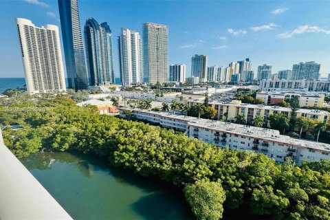 Copropriété à vendre à Sunny Isles Beach, Floride: 2 chambres, 141.68 m2 № 2030354 - photo 3