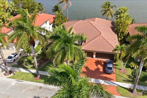 Villa ou maison à louer à Miramar, Floride: 5 chambres, 310.29 m2 № 2060757 - photo 4