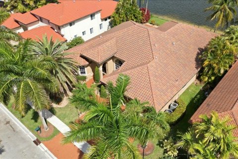 Villa ou maison à louer à Miramar, Floride: 5 chambres, 310.29 m2 № 2060757 - photo 9