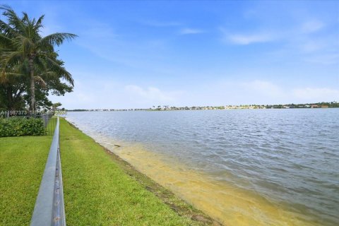 Villa ou maison à louer à Miramar, Floride: 5 chambres, 310.29 m2 № 2060757 - photo 7