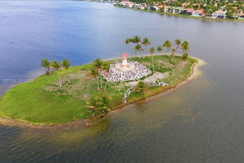 Villa ou maison à louer à Miramar, Floride: 5 chambres, 310.29 m2 № 2060757 - photo 10