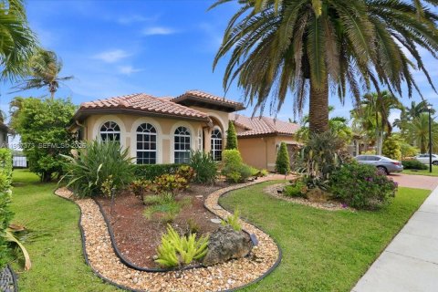 Villa ou maison à louer à Miramar, Floride: 5 chambres, 310.29 m2 № 2060757 - photo 3