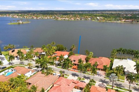 Villa ou maison à louer à Miramar, Floride: 5 chambres, 310.29 m2 № 2060757 - photo 8
