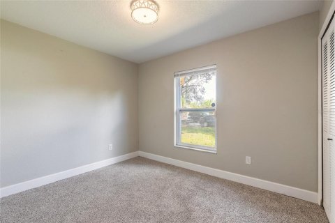 House in Deltona, Florida 4 bedrooms, 143.26 sq.m. № 1899305 - photo 18
