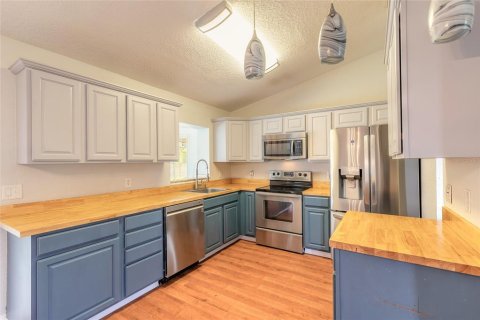 House in Deltona, Florida 4 bedrooms, 143.26 sq.m. № 1899305 - photo 13