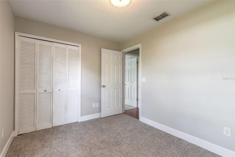 House in Deltona, Florida 4 bedrooms, 143.26 sq.m. № 1899305 - photo 19