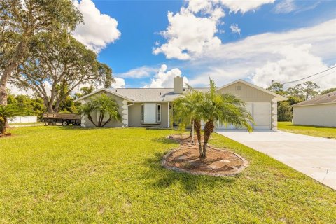 House in Deltona, Florida 4 bedrooms, 143.26 sq.m. № 1899305 - photo 1