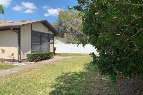 Condominio en venta en Zephyrhills, Florida, 2 dormitorios, 80.27 m2 № 1598713 - foto 2