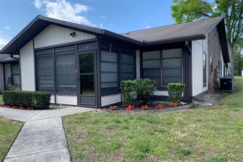 Condominio en venta en Zephyrhills, Florida, 2 dormitorios, 80.27 m2 № 1598713 - foto 1