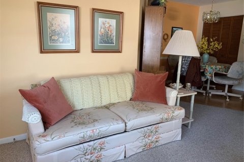 Condominio en venta en Zephyrhills, Florida, 2 dormitorios, 80.27 m2 № 1598713 - foto 13