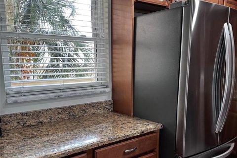 Condo in Saint Petersburg, Florida, 2 bedrooms  № 2144741 - photo 19
