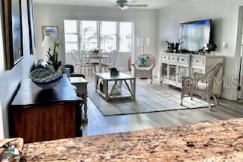 Condo in Saint Petersburg, Florida, 2 bedrooms  № 2144741 - photo 21