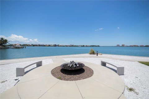 Condo in Saint Petersburg, Florida, 2 bedrooms  № 2144741 - photo 10