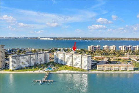 Condo in Saint Petersburg, Florida, 2 bedrooms № 2144741