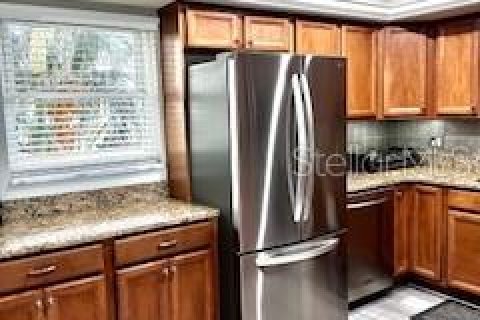 Condo in Saint Petersburg, Florida, 2 bedrooms  № 2144741 - photo 13