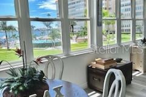 Condo in Saint Petersburg, Florida, 2 bedrooms  № 2144741 - photo 26