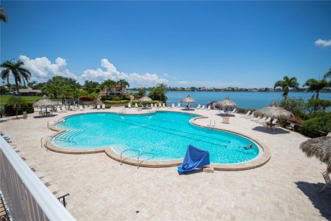 Condo in Saint Petersburg, Florida, 2 bedrooms  № 2144741 - photo 6