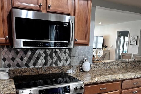 Condo in Saint Petersburg, Florida, 2 bedrooms  № 2144741 - photo 17
