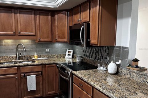 Condo in Saint Petersburg, Florida, 2 bedrooms  № 2144741 - photo 16