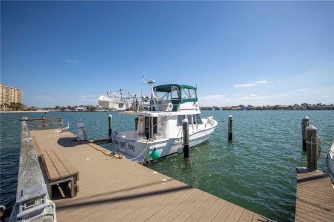 Condo in Saint Petersburg, Florida, 2 bedrooms  № 2144741 - photo 5