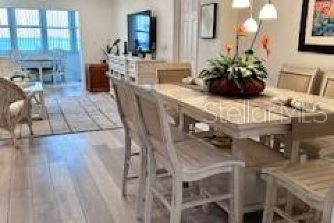 Condo in Saint Petersburg, Florida, 2 bedrooms  № 2144741 - photo 22