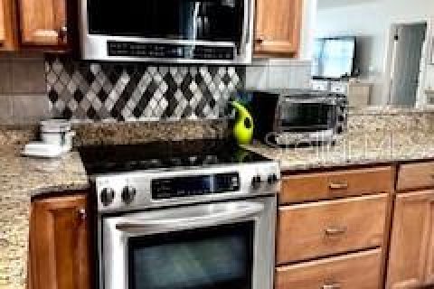 Condo in Saint Petersburg, Florida, 2 bedrooms  № 2144741 - photo 15