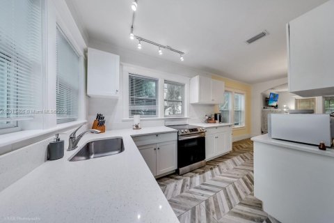 Casa en venta en Miami, Florida, 2 dormitorios, 90.3 m2 № 1968808 - foto 9