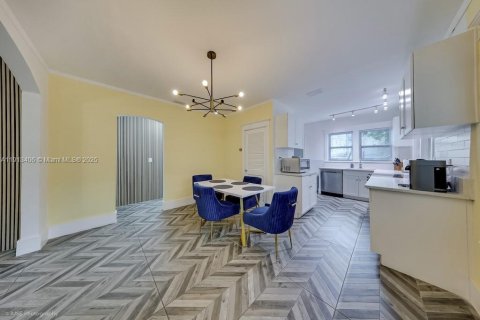 Casa en venta en Miami, Florida, 2 dormitorios, 90.3 m2 № 1968808 - foto 10