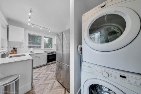 Casa en venta en Miami, Florida, 2 dormitorios, 90.3 m2 № 1968808 - foto 8