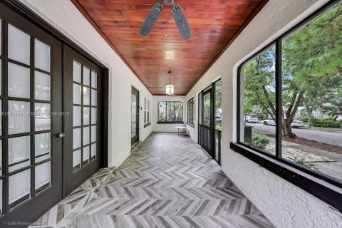 Casa en venta en Miami, Florida, 2 dormitorios, 90.3 m2 № 1968808 - foto 3