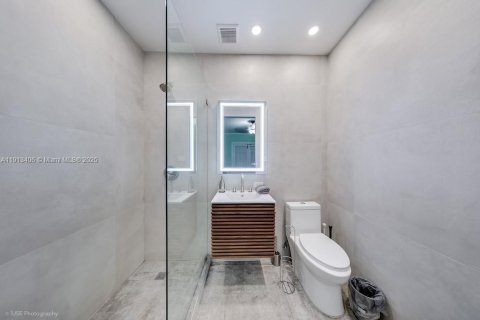 Casa en venta en Miami, Florida, 2 dormitorios, 90.3 m2 № 1968808 - foto 14