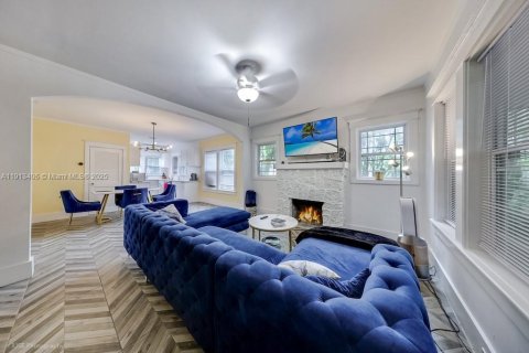 Casa en venta en Miami, Florida, 2 dormitorios, 90.3 m2 № 1968808 - foto 5