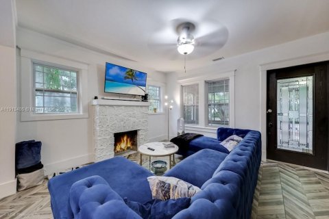 Casa en venta en Miami, Florida, 2 dormitorios, 90.3 m2 № 1968808 - foto 4