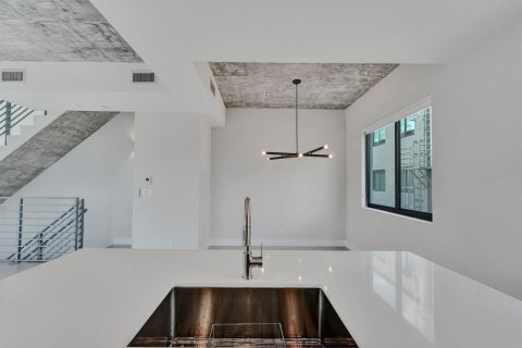 Touwnhouse à louer à Fort Lauderdale, Floride: 3 chambres, 152.55 m2 № 2439178 - photo 16