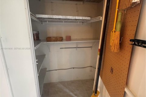 Купить кондоминиум в Пемброк-Пайнс, Флорида 1 спальня, 95.97м2, № 2002841 - фото 18