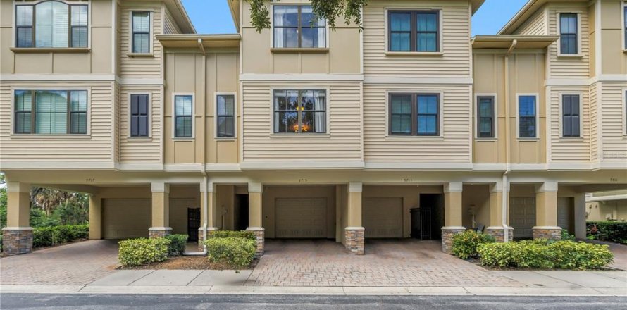Adosado en Tampa, Florida 2 dormitorios, 160.16 m2 № 2348073