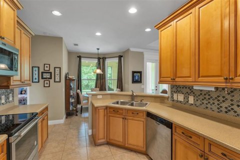 House in Lakeland, Florida 4 bedrooms, 221.2 sq.m. № 2215754 - photo 11