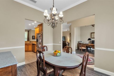 House in Lakeland, Florida 4 bedrooms, 221.2 sq.m. № 2215754 - photo 5