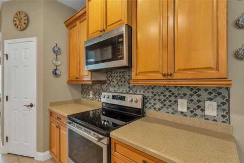 House in Lakeland, Florida 4 bedrooms, 221.2 sq.m. № 2215754 - photo 13