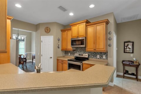 House in Lakeland, Florida 4 bedrooms, 221.2 sq.m. № 2215754 - photo 15