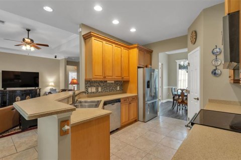 House in Lakeland, Florida 4 bedrooms, 221.2 sq.m. № 2215754 - photo 10