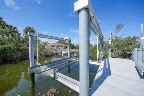 House in Englewood, Florida 3 bedrooms, 414.34 sq.m. № 1751866 - photo 5