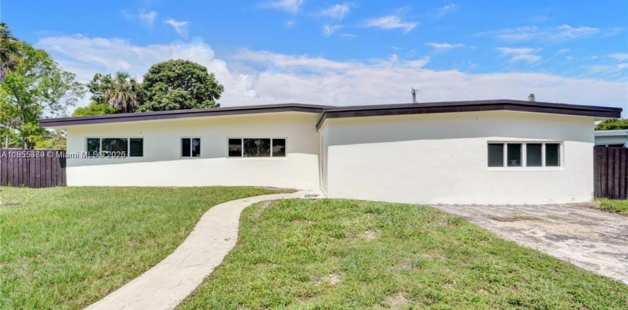 Casa en Miami, Florida 5 dormitorios, 241.73 m2 № 1880388