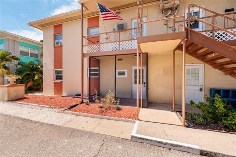 Condo in Saint Petersburg, Florida, 2 bedrooms № 2393613 - photo 2