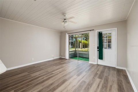 Condo in Saint Petersburg, Florida, 2 bedrooms № 2393613 - photo 20